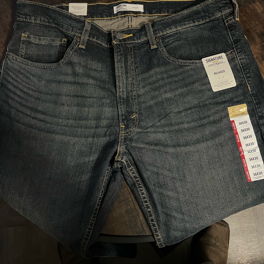 Signature by Levi Strauss Relaxed Fit Jeans in Dark Blue